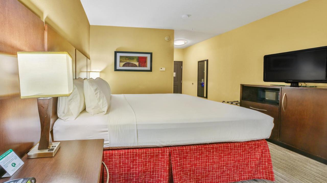 Hotel Express & Houston South - Near By Ihg Pearland