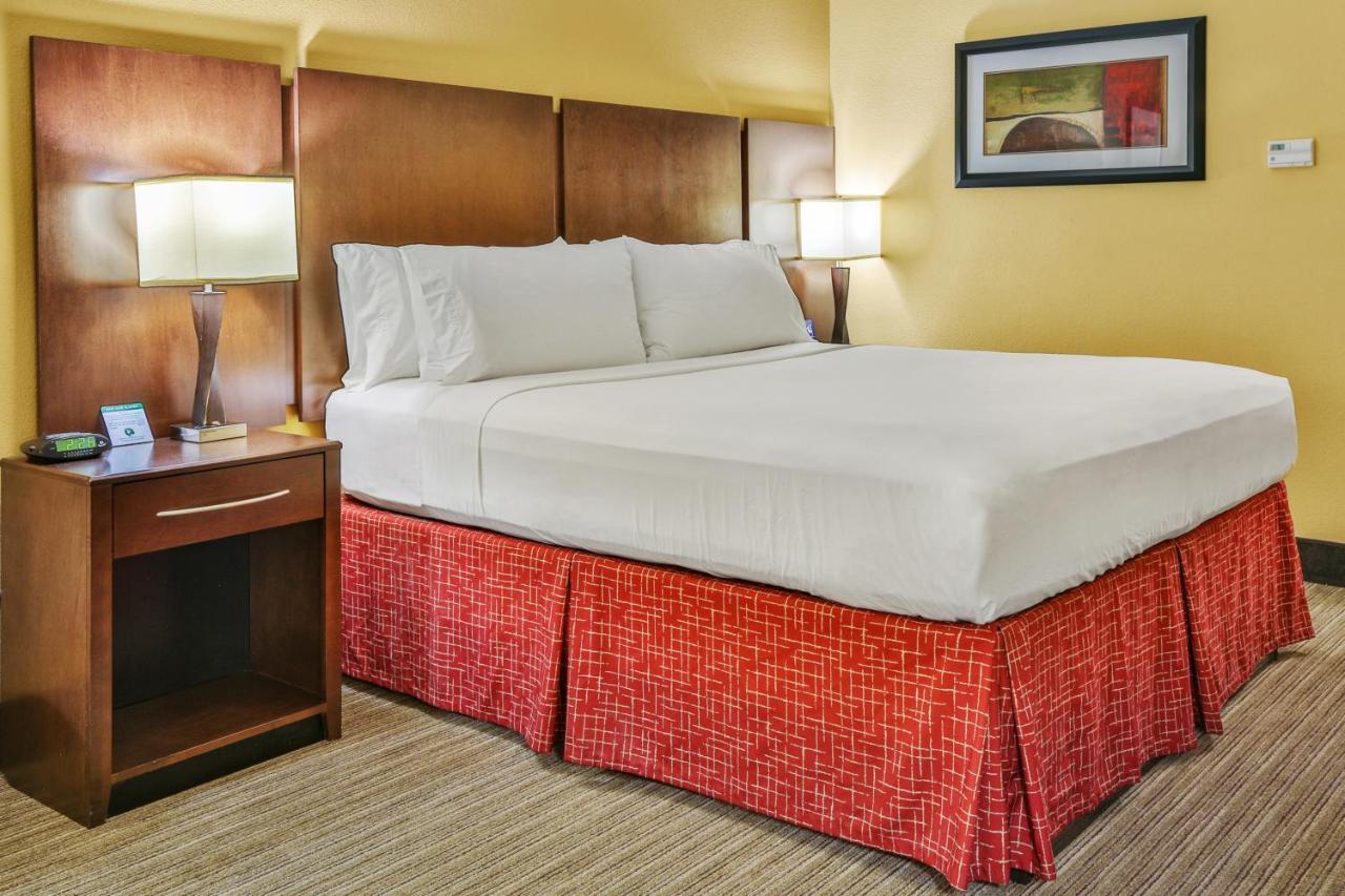 Express & Houston South - Near By Ihg Hotel Pearland