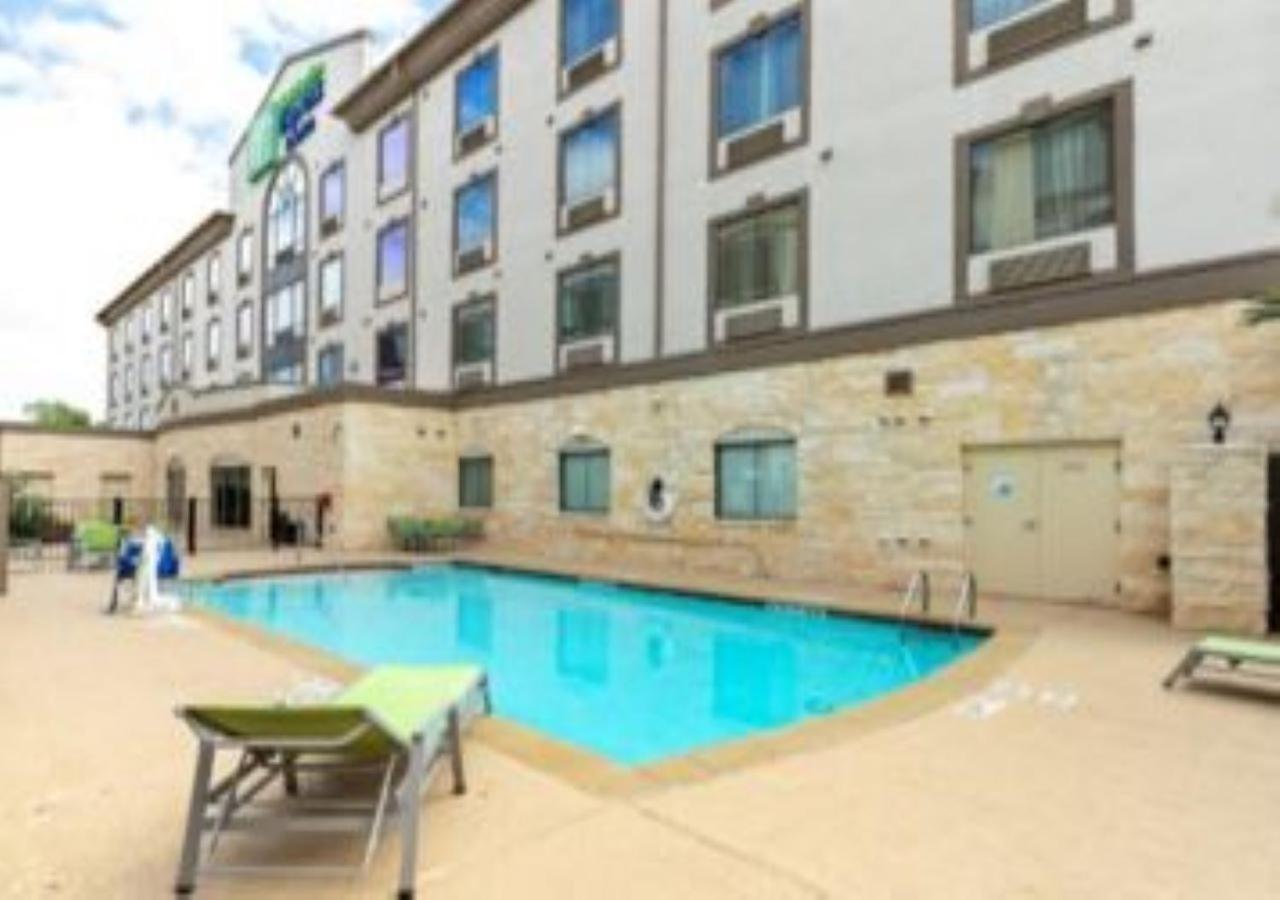 Express & Houston South - Near By Ihg Hotel 2*