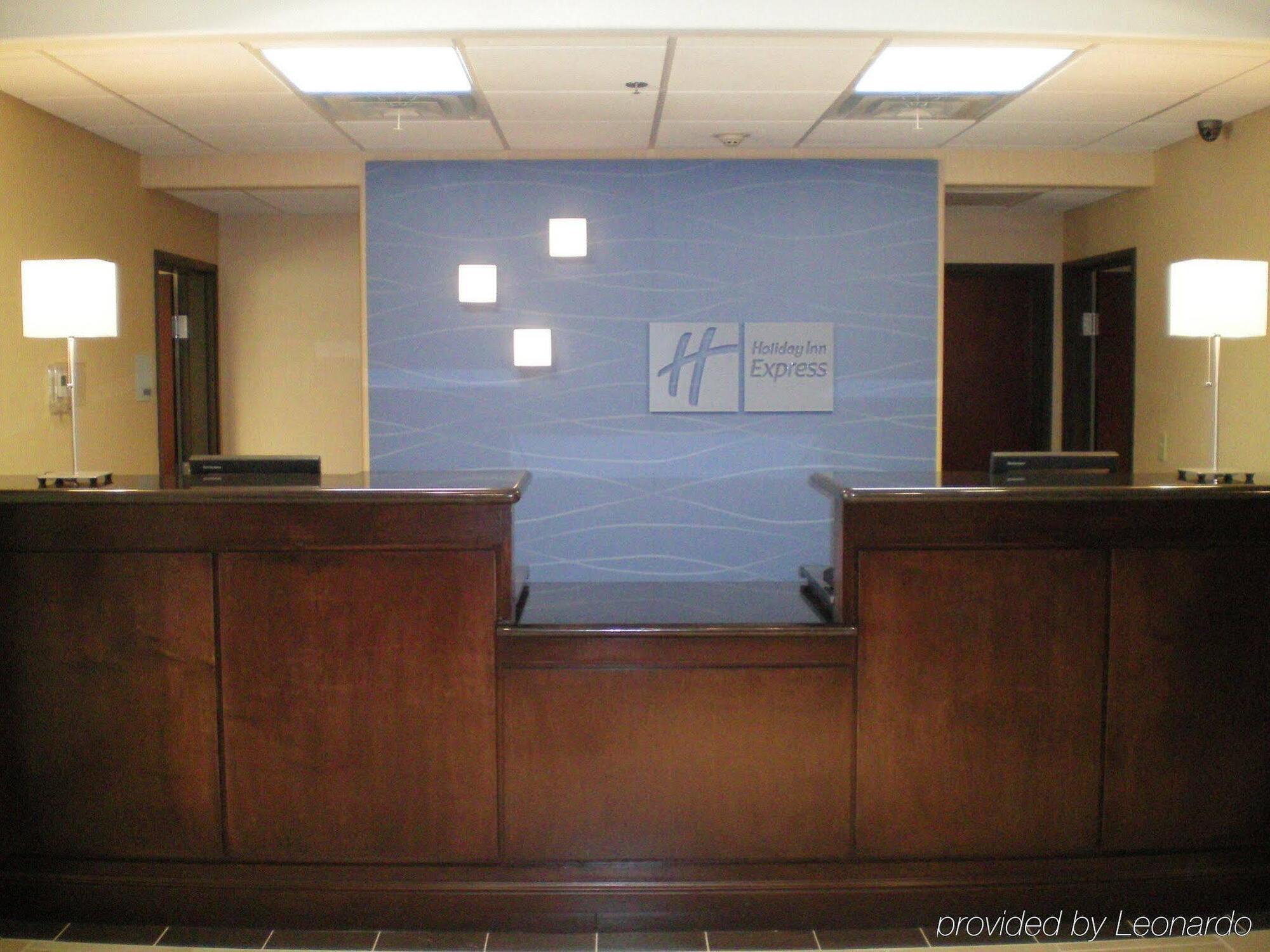 Hotel Express & Houston South - Near By Ihg