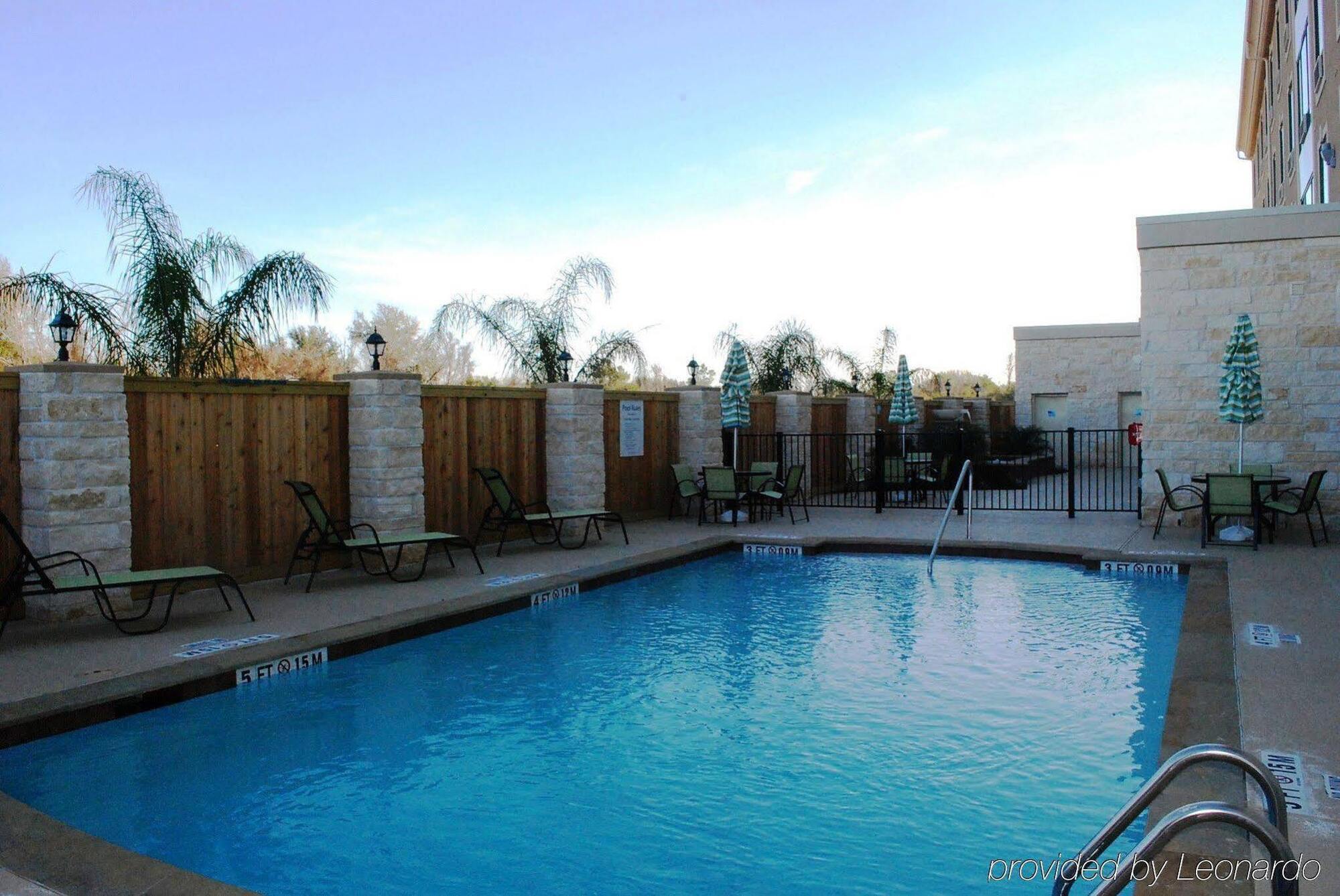 Hotel Express & Houston South - Near By Ihg Pearland